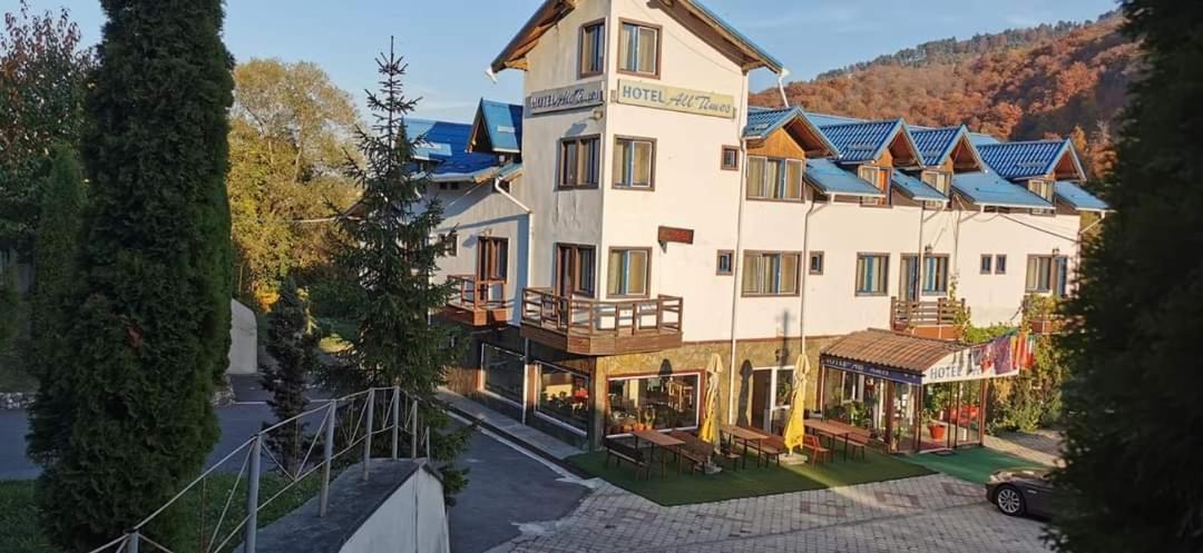 Hotel All Times Тімішу-де-Жос Екстер'єр фото