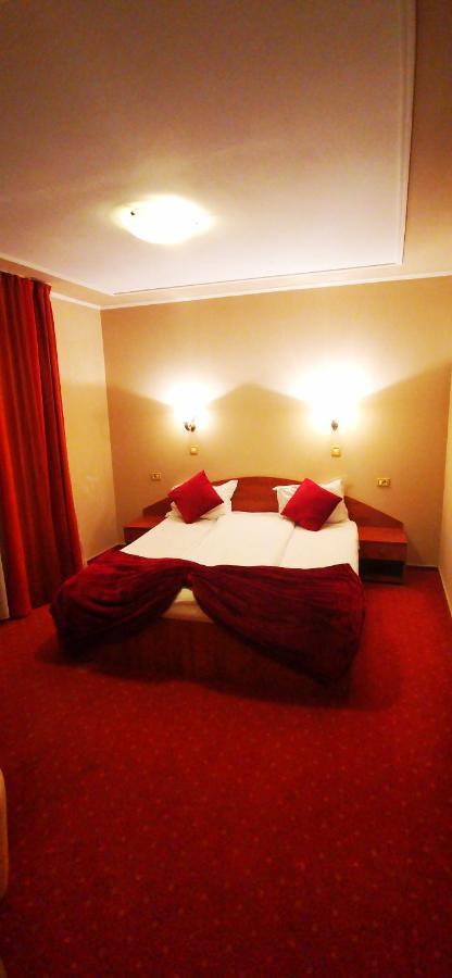 Hotel All Times Тімішу-де-Жос Екстер'єр фото